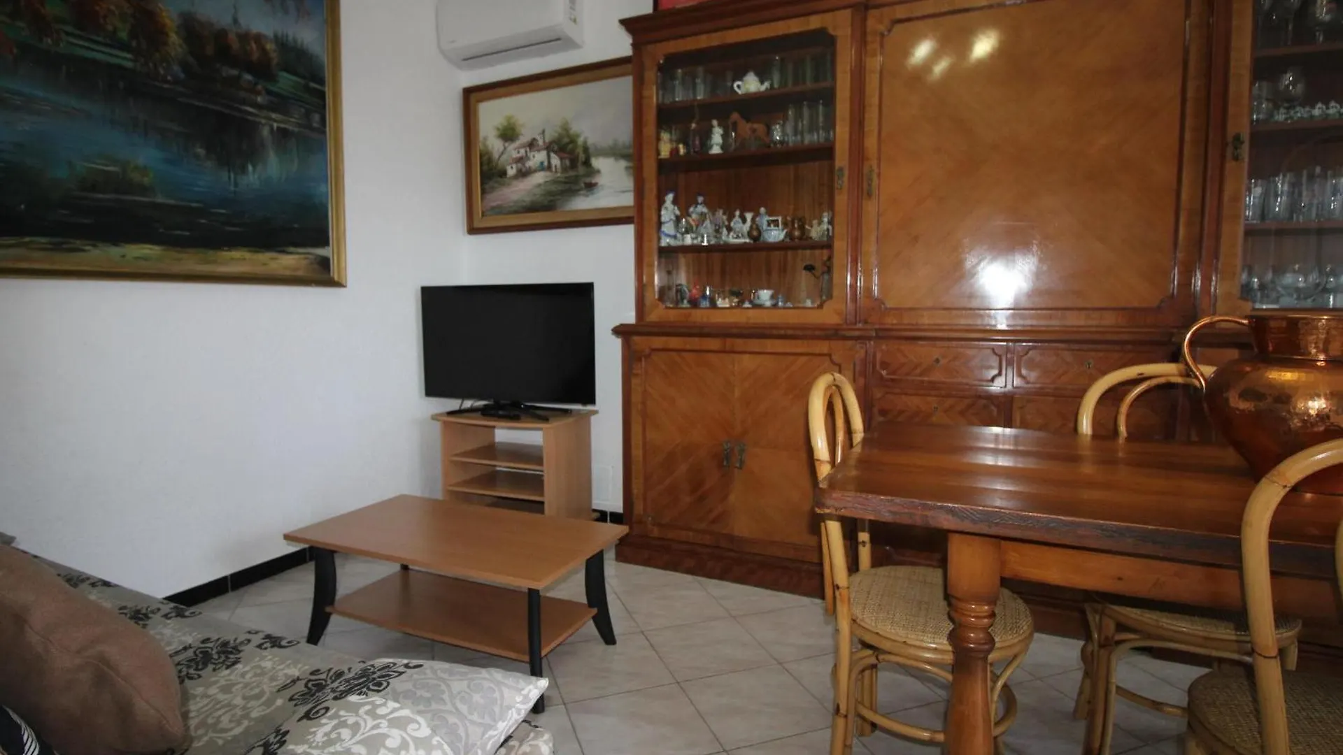 Grifeu 6 - Apartamento Situado Muy Cerca De La Playa De Cap Ras, Para 6 Personas - Es-228-195 Llanca
